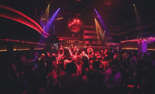 在Sukhumvit Soi 11的水平夜總會在泰國